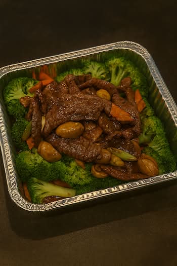 Stir-Fried Broccoli with Meat / (歡樂餐)百加利炒肉
